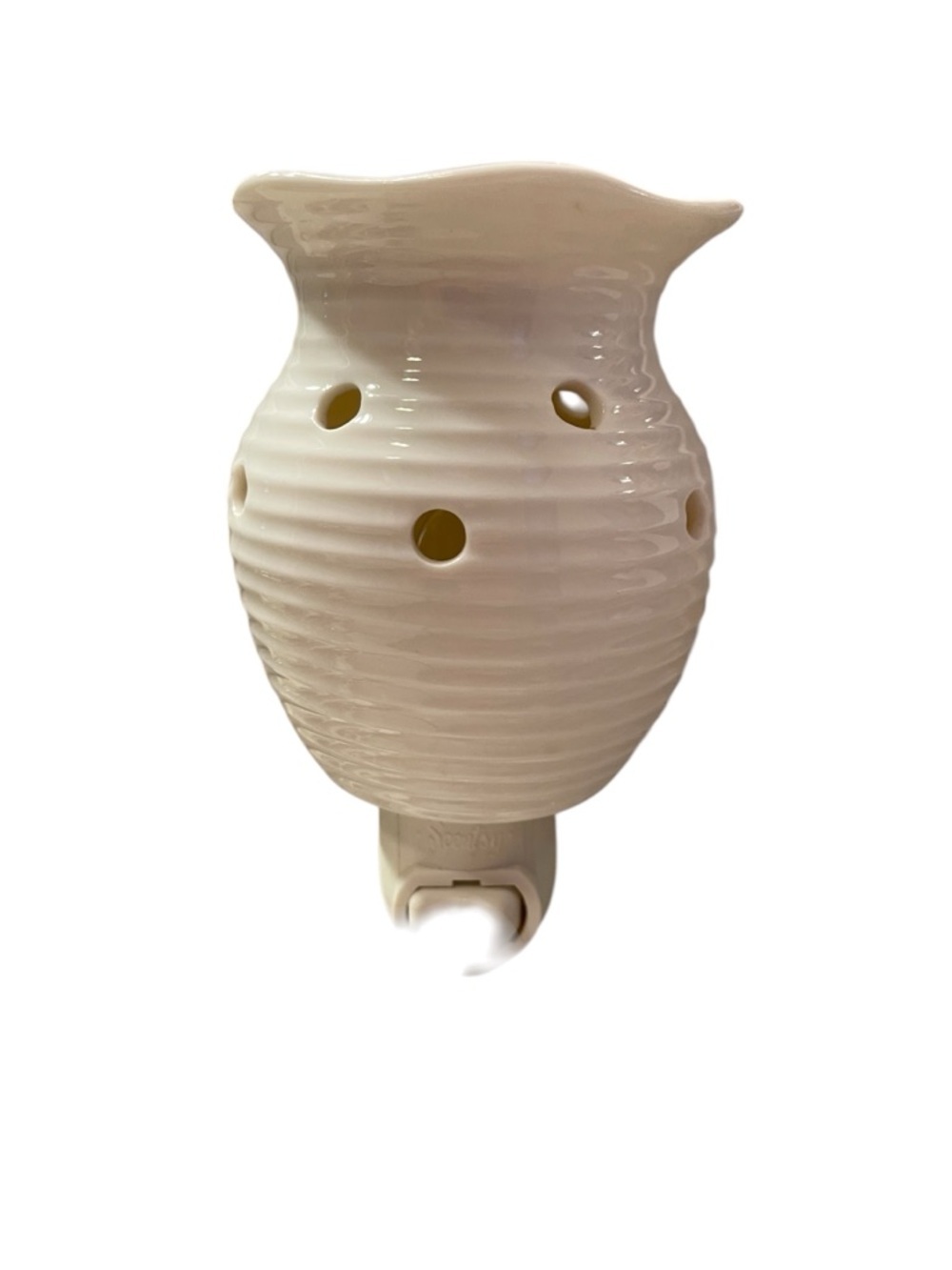 Beautiful Scentsy Ceramic Plug-In Warmer in classic white. Brand new.